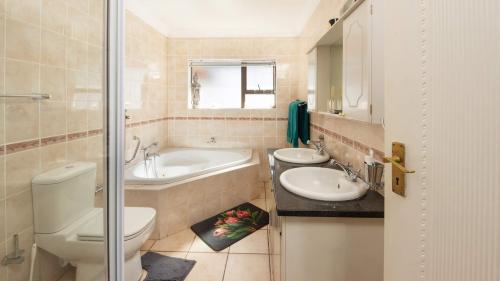 fly-me-to-the-moon-guesthouse-mossel-bay-accommodation-aloe-villa-16