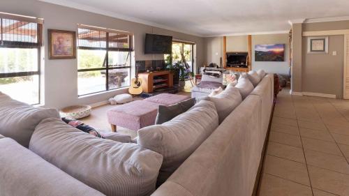 fly-me-to-the-moon-guesthouse-mossel-bay-accommodation-aloe-villa-9