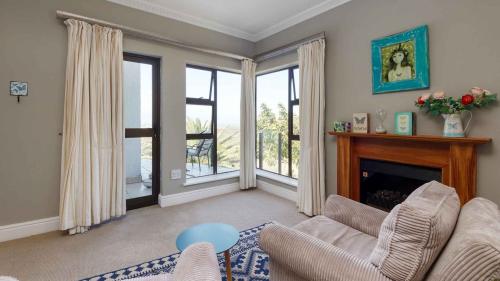 fly-me-to-the-moon-guesthouse-mossel-bay-accommodation-butterfly-room-4