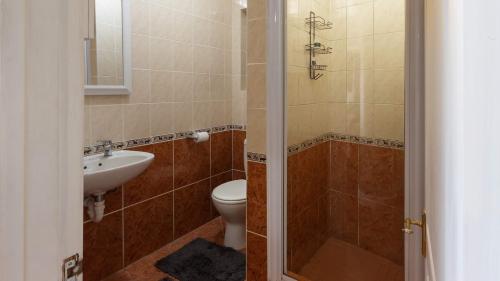 fly-me-to-the-moon-guesthouse-mossel-bay-accommodation-fern-suite-17