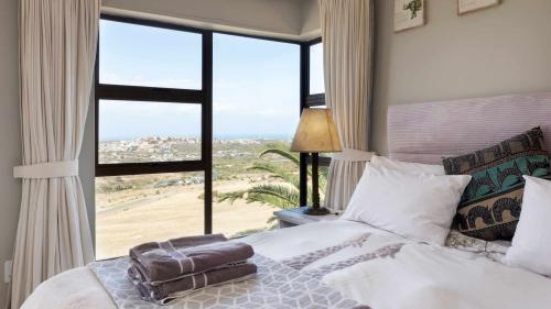fly-me-to-the-moon-guesthouse-mossel-bay-accommodation-kenya-room-1