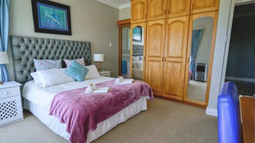 luxury-guesthouse-accommodation-at-mossel-bay-south-africa-sugarbird-room-1920--1080-px-3
