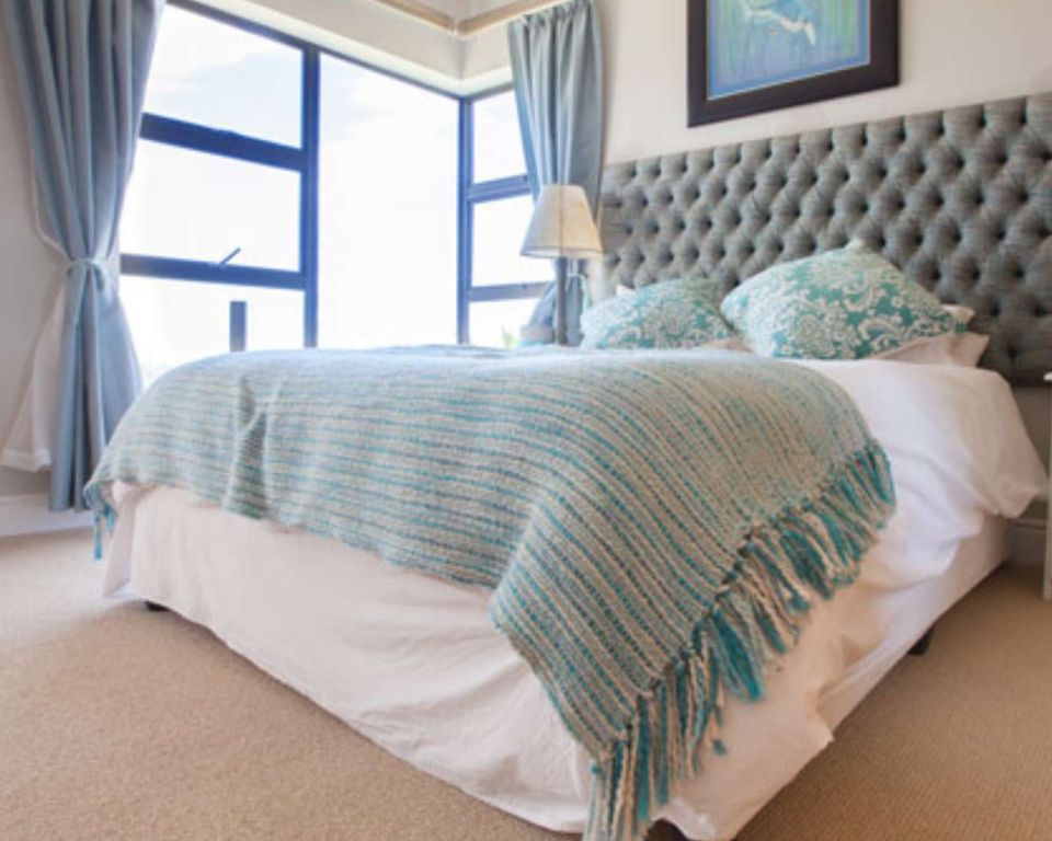 Luxury guesthouse accommodation at Mossel Bay South Africa -sugerbird room