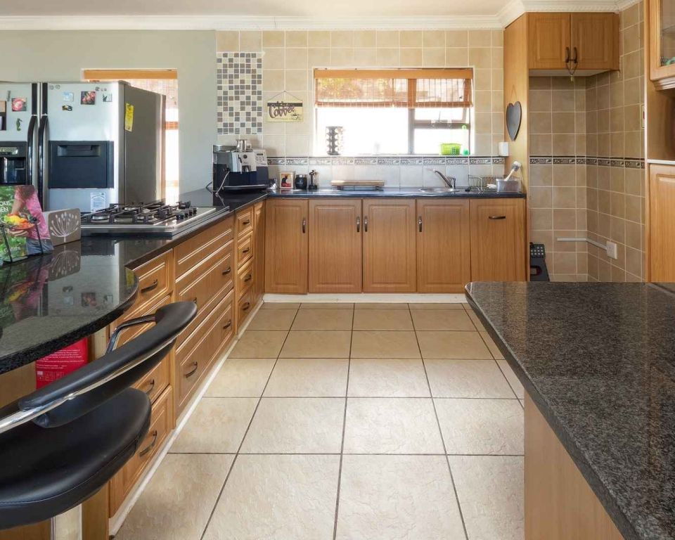 Fly me to the moon guesthouse - Mossel Bay accommodation - Aloe Villa (8)