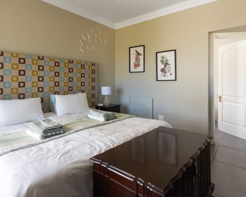 Fly me to the moon guesthouse - Mossel Bay accommodation - Dragonfly room (5)
