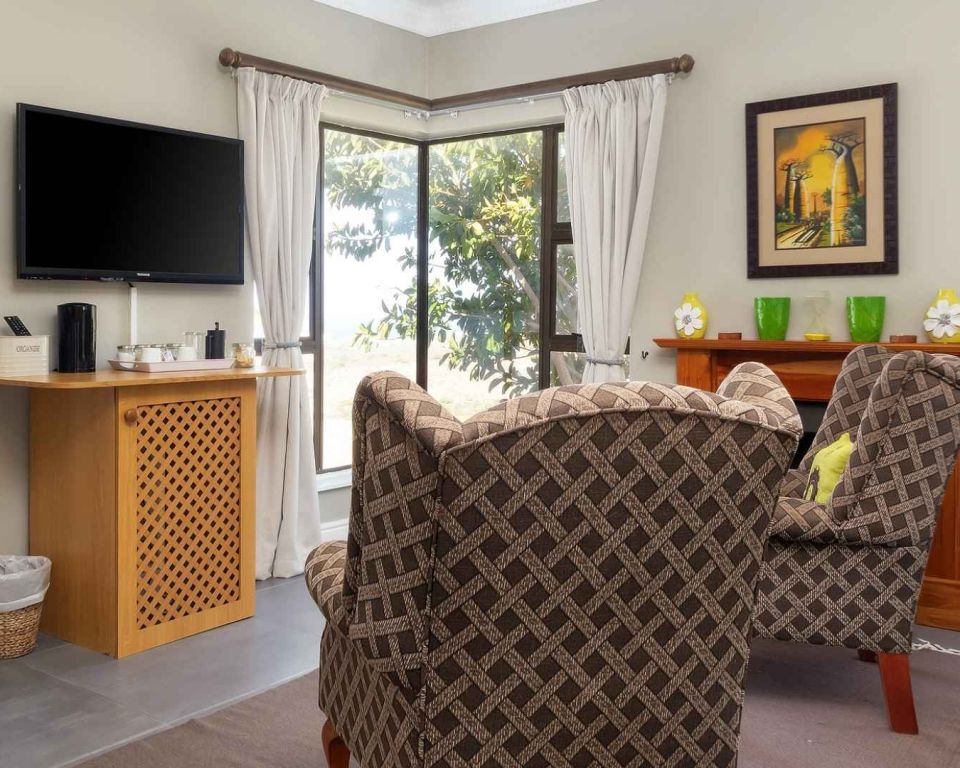 Fly me to the moon guesthouse - Mossel Bay accommodation - Dragonfly room (6)