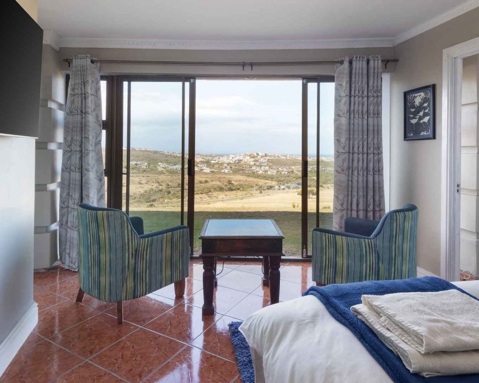 Fly me to the moon guesthouse - Mossel Bay accommodation - Palm Suite (4)