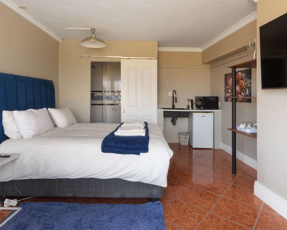 Fly me to the moon guesthouse - Mossel Bay accommodation - Palm Suite (5)