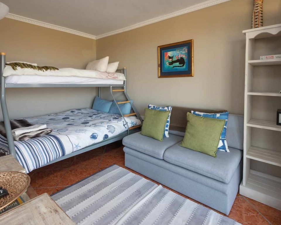 Fly me to the moon guesthouse - Mossel Bay accommodation - Palm Suite (6)