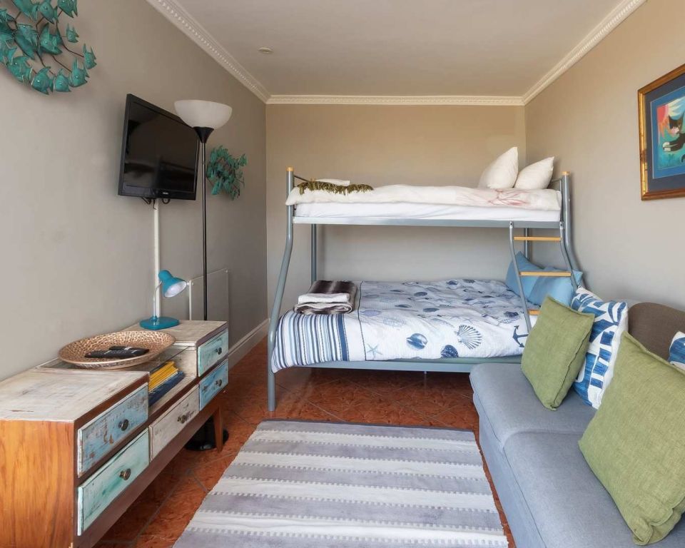 Fly me to the moon guesthouse - Mossel Bay accommodation - Palm Suite (7)
