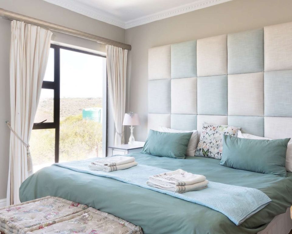 Fly me to the moon guesthouse - Mossel Bay accommodation - butterfly room (2)