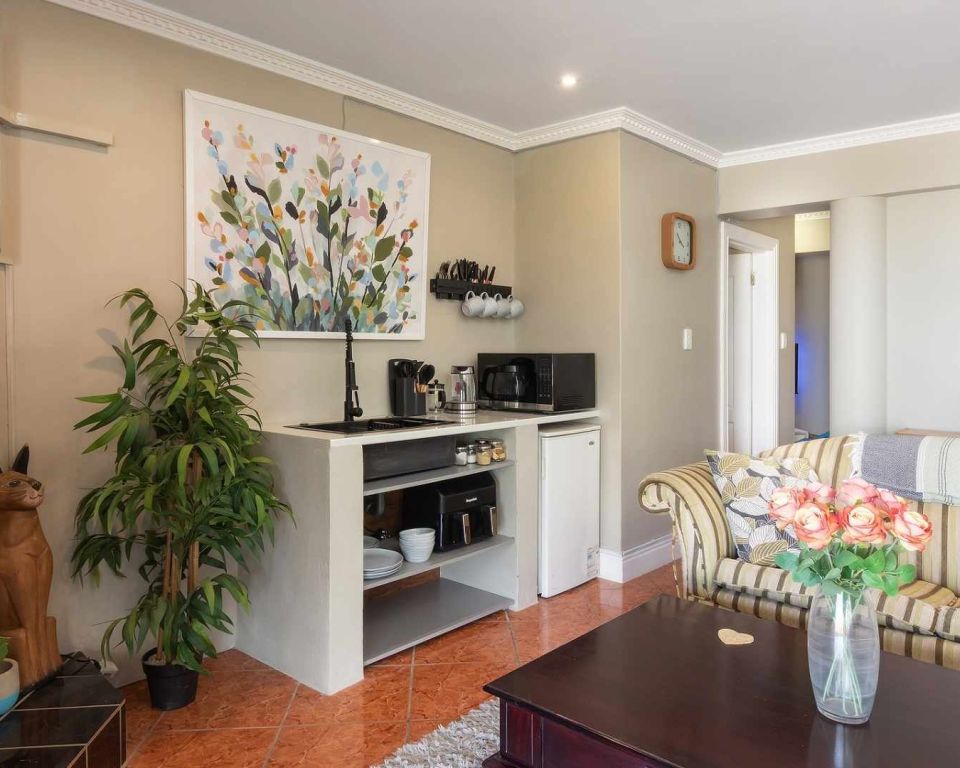 Fly me to the moon guesthouse - Mossel Bay accommodation - fern suite (13)