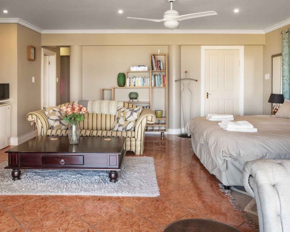 Fly me to the moon guesthouse - Mossel Bay accommodation - fern suite (15)