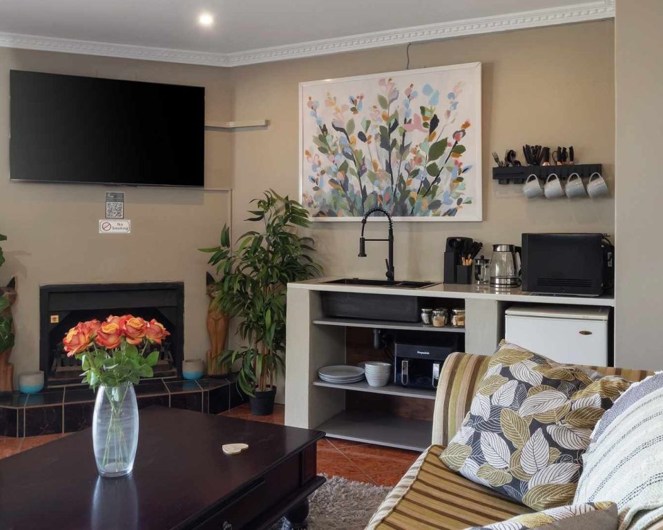 Fly me to the moon guesthouse - Mossel Bay accommodation - fern suite (16)