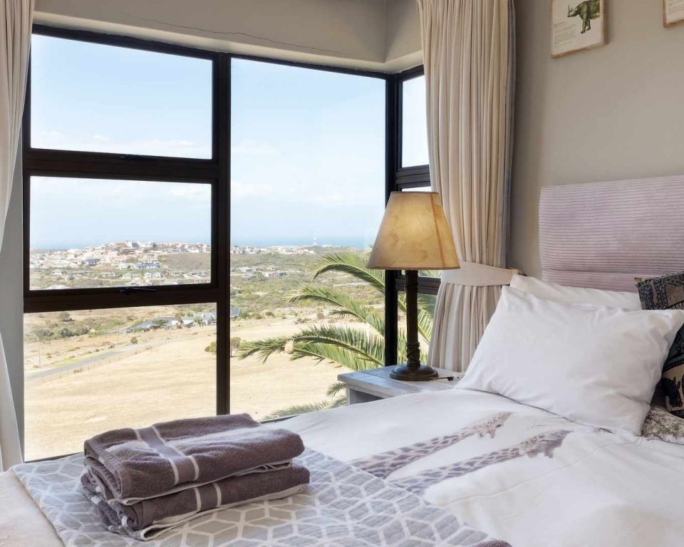 Fly me to the moon guesthouse - Mossel Bay accommodation - kenya room (1)