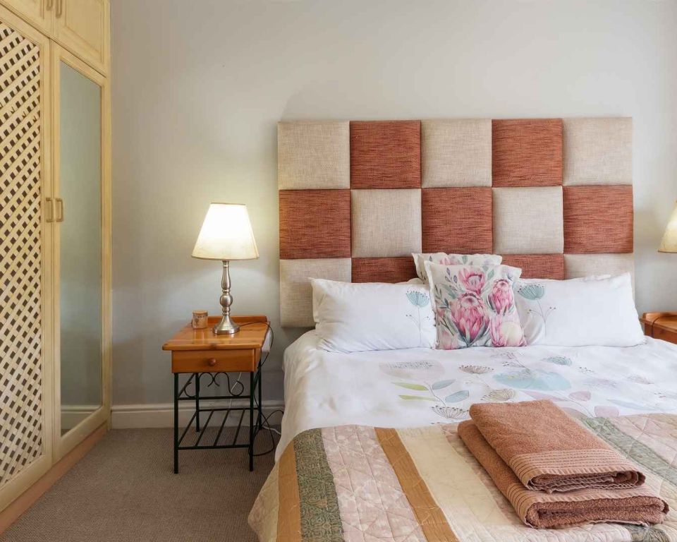 Fly me to the moon guesthouse - Mossel Bay accommodation - kenya room (10)