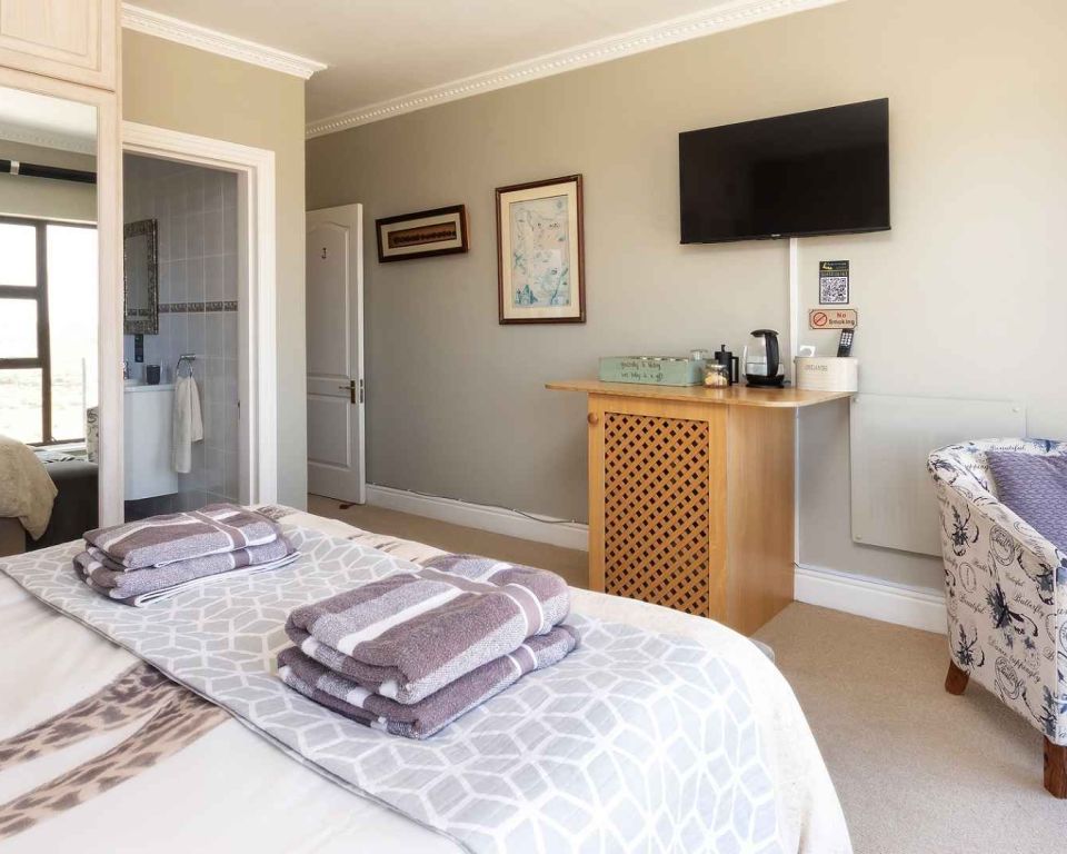 Fly me to the moon guesthouse - Mossel Bay accommodation - kenya room (2)