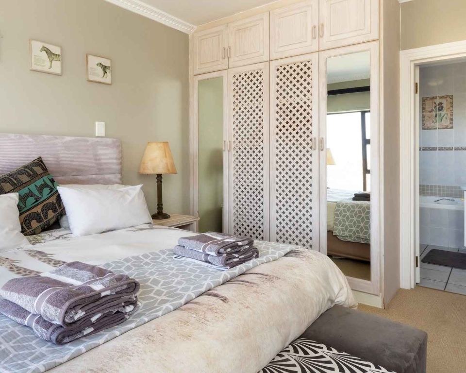 Fly me to the moon guesthouse - Mossel Bay accommodation - kenya room (3)