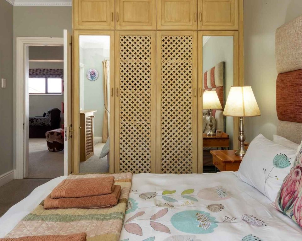 Fly me to the moon guesthouse - Mossel Bay accommodation - kenya room (7)